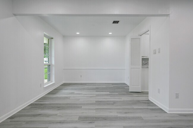 Foto del edificio - 9807 Braewick Dr