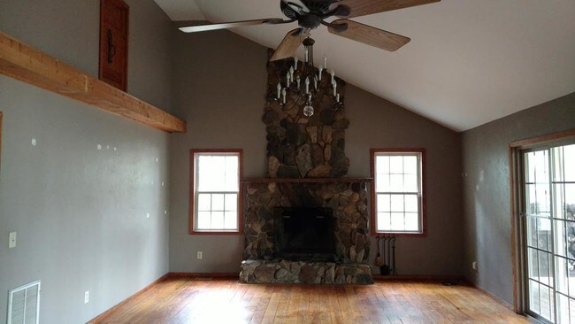 Building Photo - 1832 Green Pond Rd