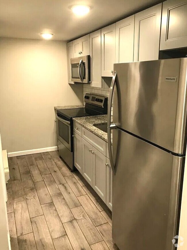 Building Photo - 129 S 63rd St