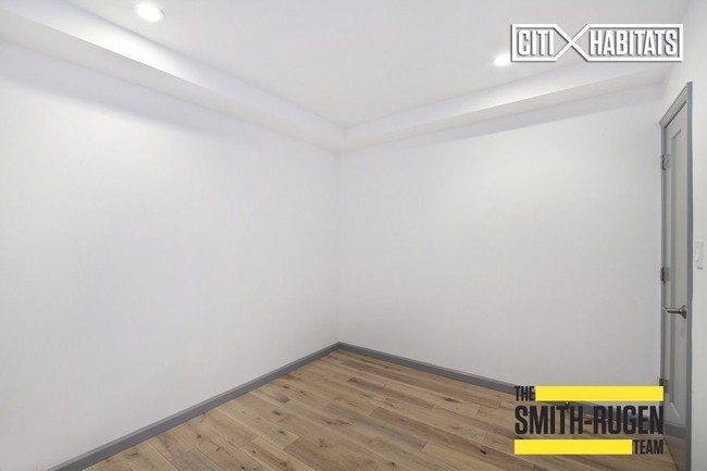 Foto del edificio - 332 E 6th St
