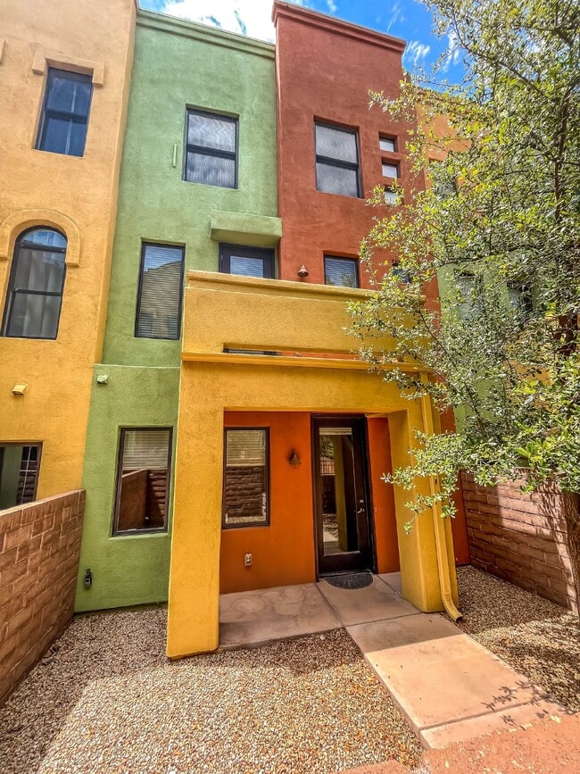 Foto del edificio - 3 Story townhome