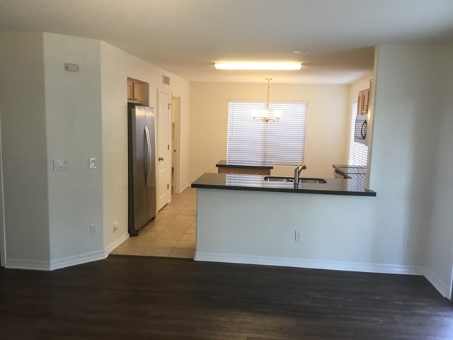 Building Photo - 2522 W Red Fox Rd