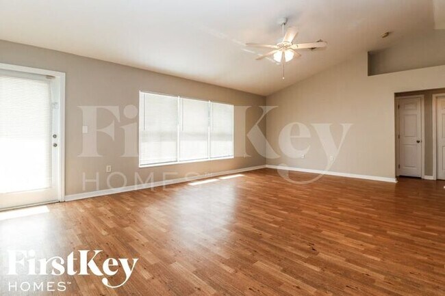 Foto del edificio - 324 Lillon Ave S