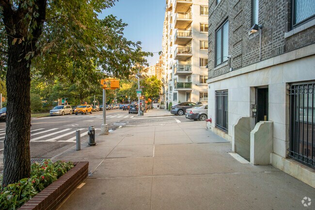 52 Riverside Dr New York, NY 10024 - 52 Riverside Drive Owners Corp
