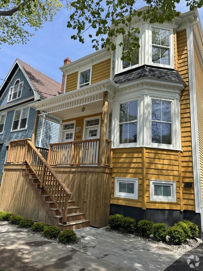 Building Photo - 1601 Edward St
