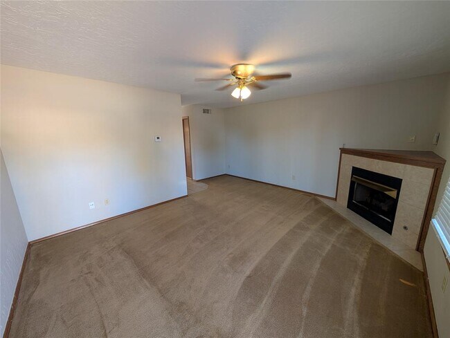 Foto del edificio - 3201 Lois Arlene Cir