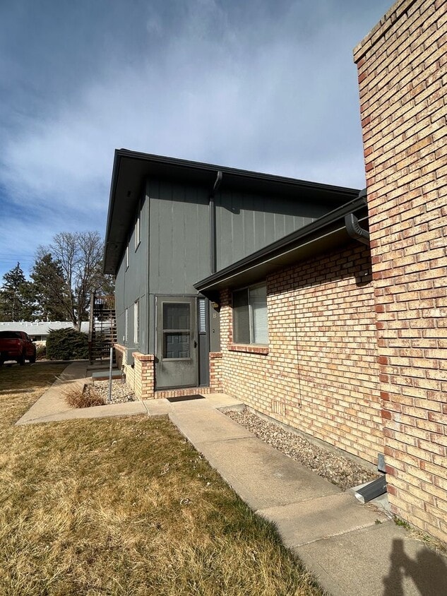 Two Bedroom Condo With One Car Garage Available For Rent In Longmont - Two Bedroom Condo With One Car Garage Available For Rent In Longmont
