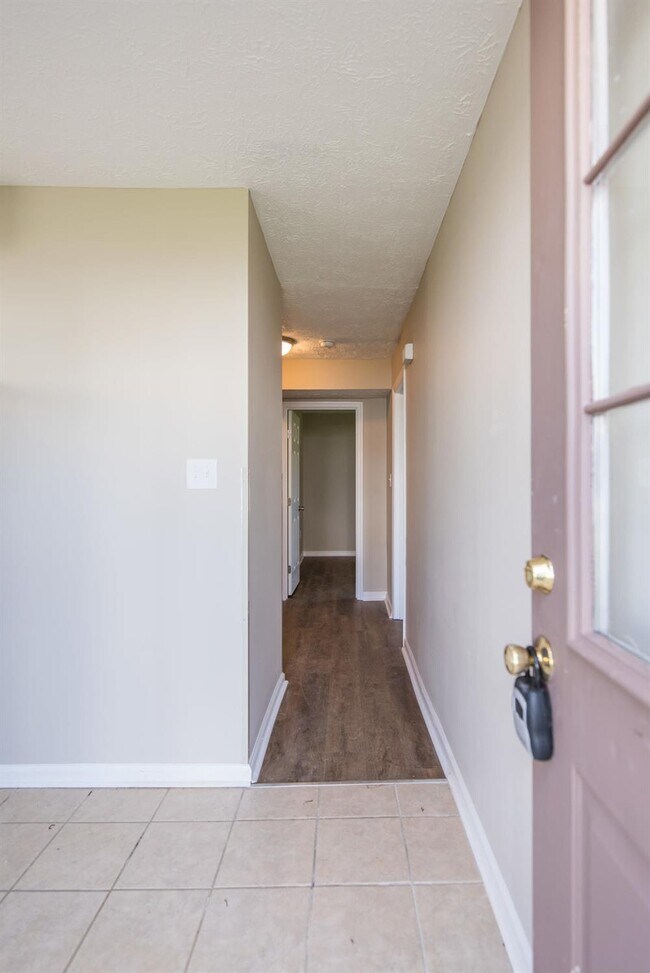 Building Photo - 431 Garden City Dr