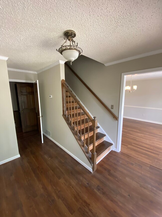 Building Photo - 470 Silver Pine Trl
