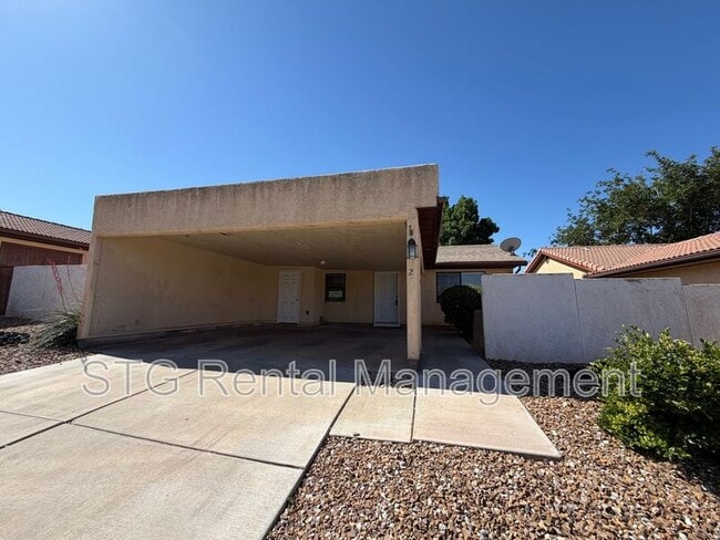Building Photo - 585 Westridge Dr