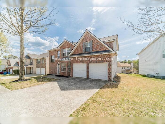 Spacious 4 bedroom 2.5 bath - Spacious 4 bedroom 2.5 bath