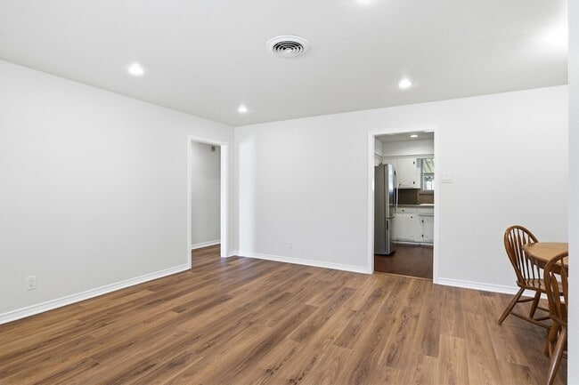 Building Photo - 8739 Ukiah Dr