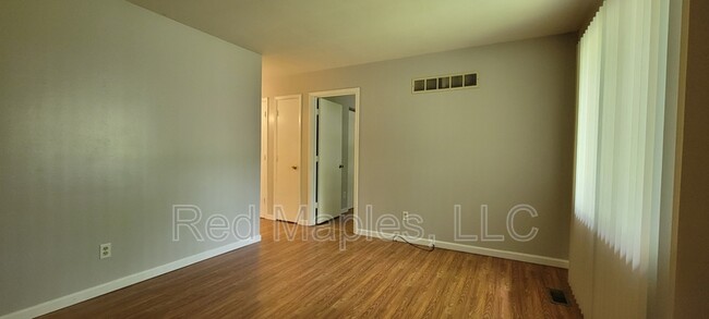 Building Photo - 4006 Esseldale Dr