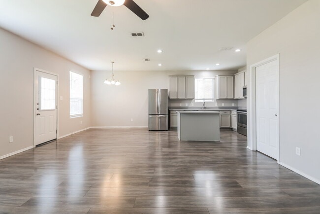 Building Photo - 1724 Gayla Creek Dr