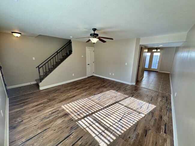 Foto del edificio - "Charming 3-Bed Townhouse in Cedar City – Spacious 1365 Sq Ft with 2.5 Baths!"