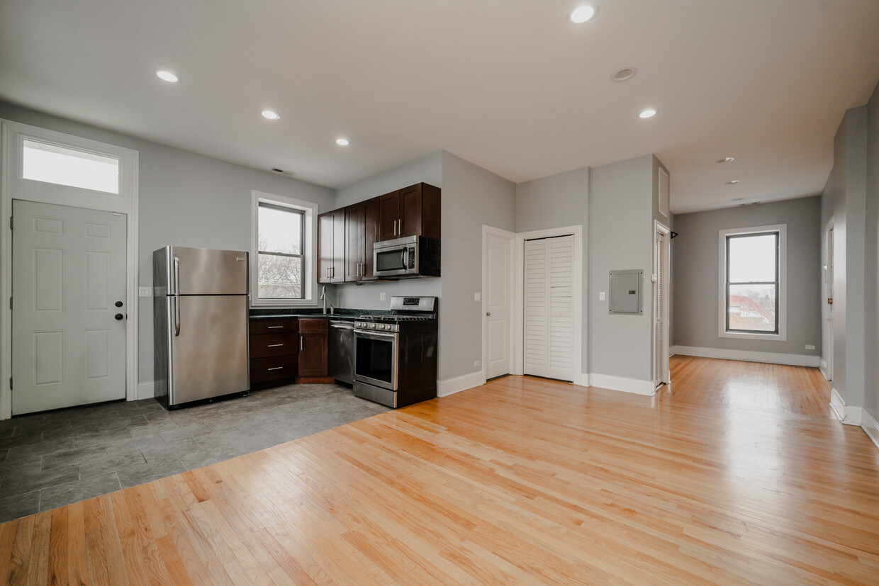 Primary Photo - 3535 W Armitage Ave