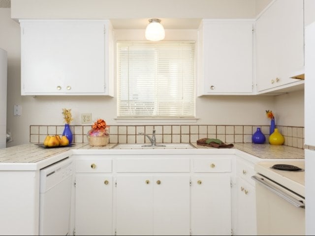 Kitchen - Manzanita Gardens Apartments