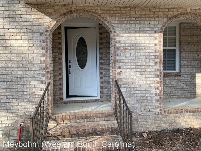 Building Photo - 4 br, 2.5 bath House - 2308 Maple Drive