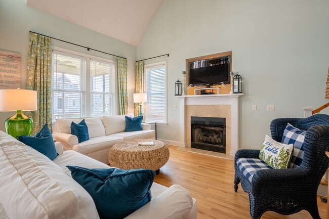 Building Photo - PERFECT SINGLE FAMILY OFF-SEASON MONTHLY R...