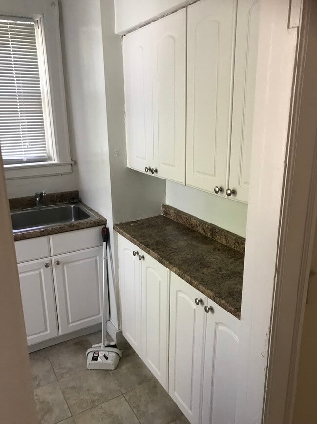 Building Photo - Forest Plaza Apartments