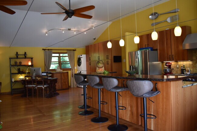 Foto del edificio - 336 Chunns Cove Rd