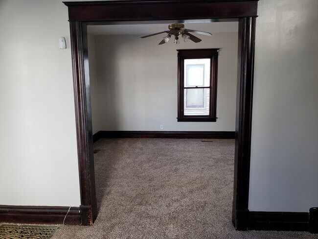 Foto del edificio - 106 E Lorain St