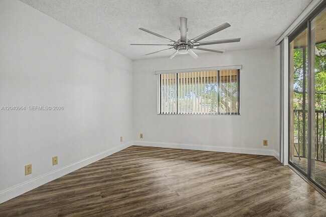 Building Photo - 15575 Miami Lakeway N