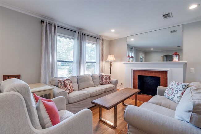 Building Photo - 540 Aqua Dr