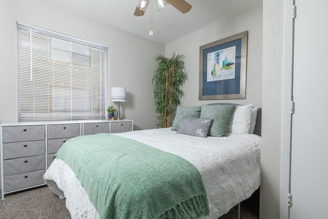 Foto del edificio - Carelton Courtyard