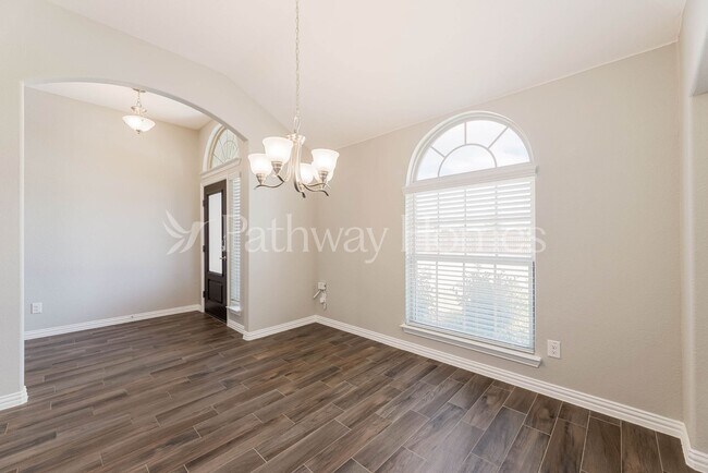 Building Photo - 1608 Adams Dr