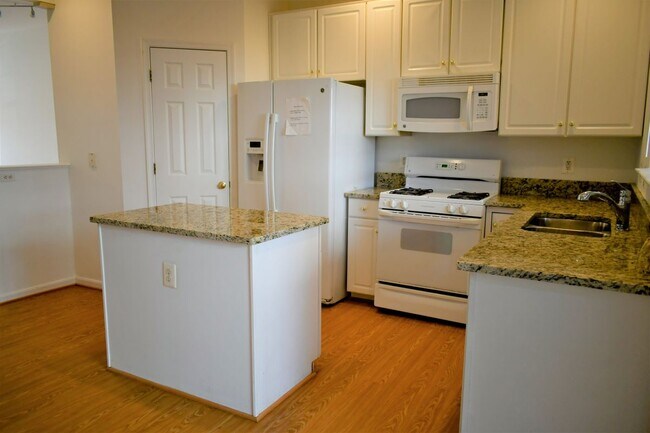Foto del edificio - 2427 Dew Meadow Ct