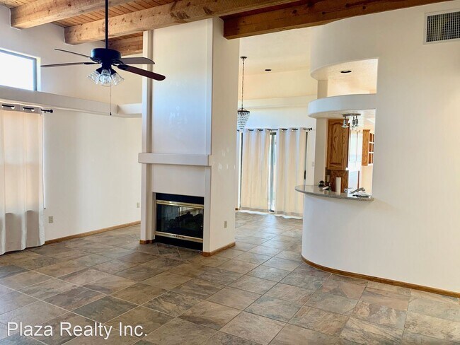 Foto del edificio - 2 br, 2 bath House - 7441 Saratoga Lane