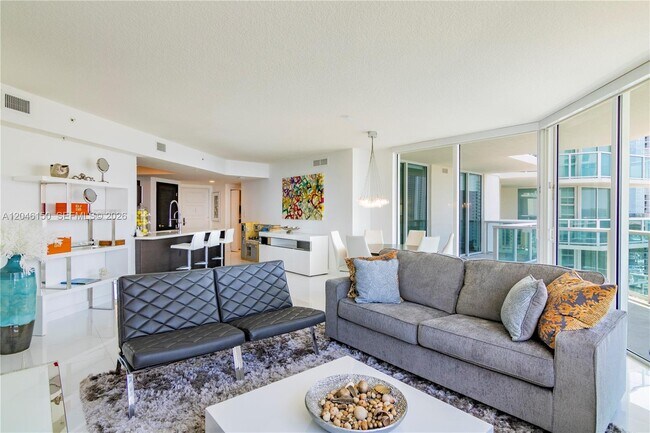 Foto del edificio - 150 Sunny Isles Blvd