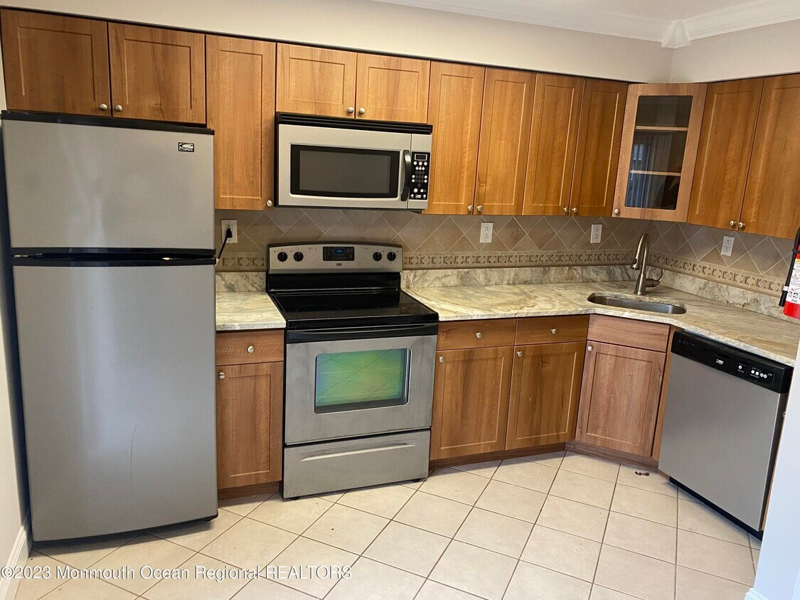 96 East Ave Unit 73, Atlantic Highlands, NJ 07716 Condo for Rent in