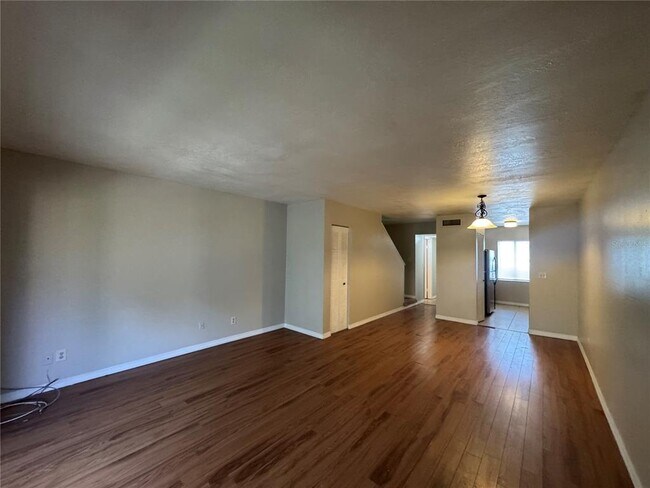 Foto del edificio - 7505 Pitch Pine Cir