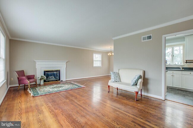 Building Photo - 8414 W Boulevard Dr