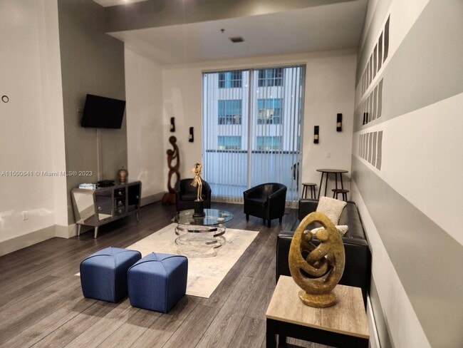 Building Photo - 1200 Brickell Bay Dr
