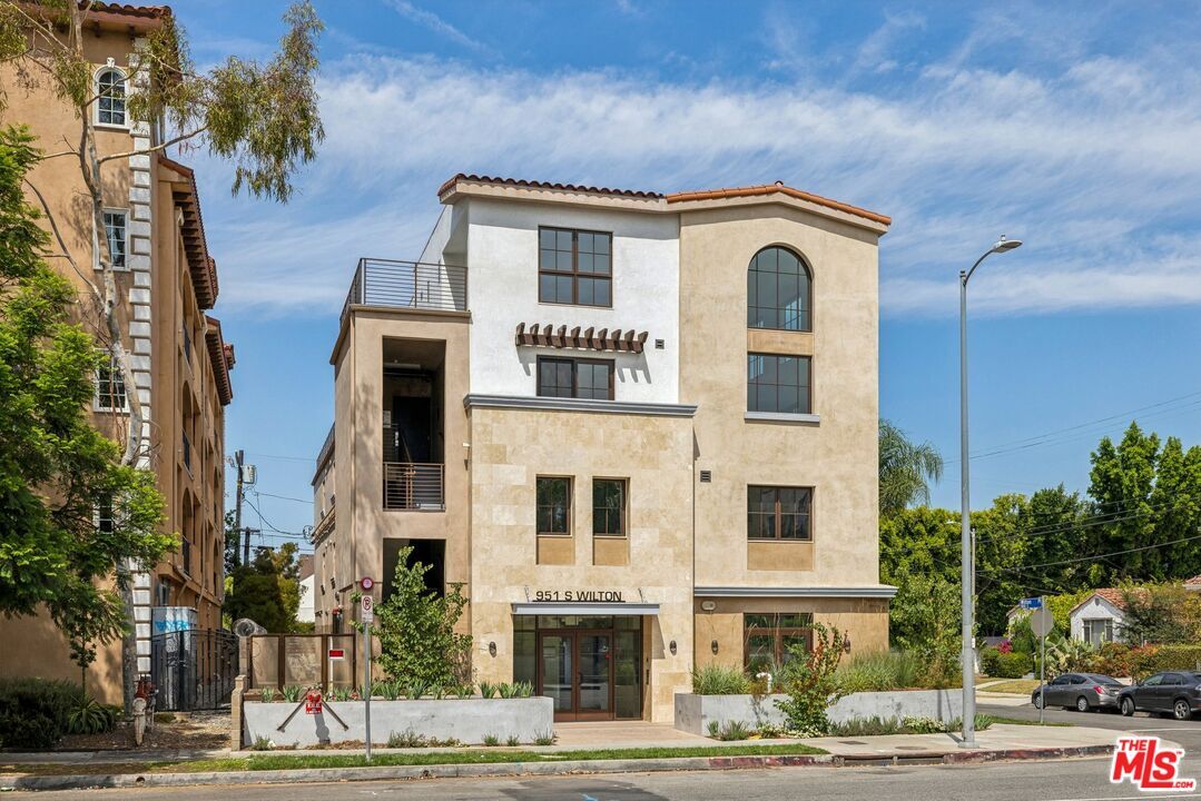 Foto principal - 951 S Wilton Pl
