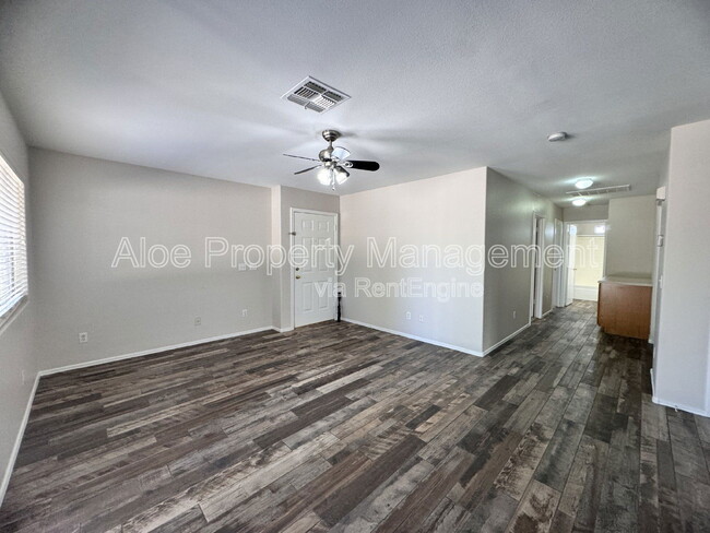 Foto del edificio - 9138 W Ross Ave