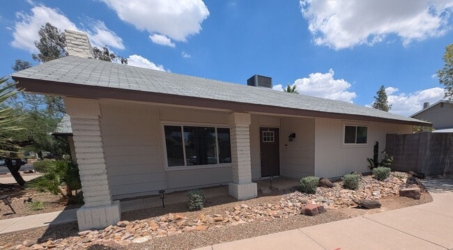Building Photo - 3 Bedroom Home in the Mesa Park Place Comm...