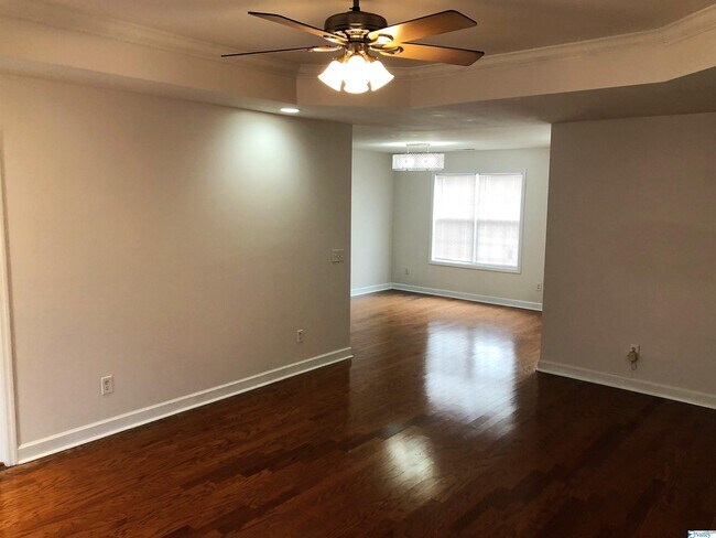 Foto del edificio - 322 Eagle Ridge Dr