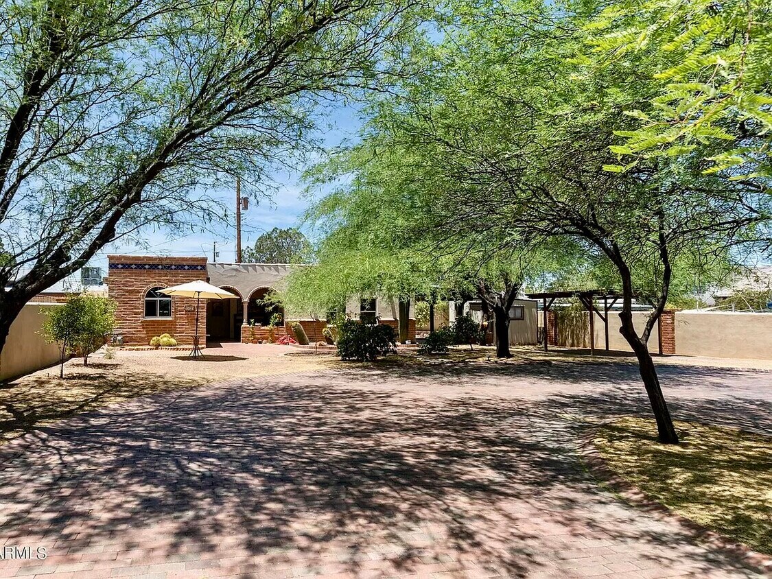 Foto principal - 1423 N Bryant Ave