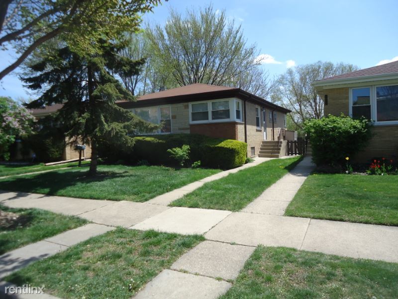 Primary Photo - 3 br, 1.5 bath House - N. Niles Center Rd
