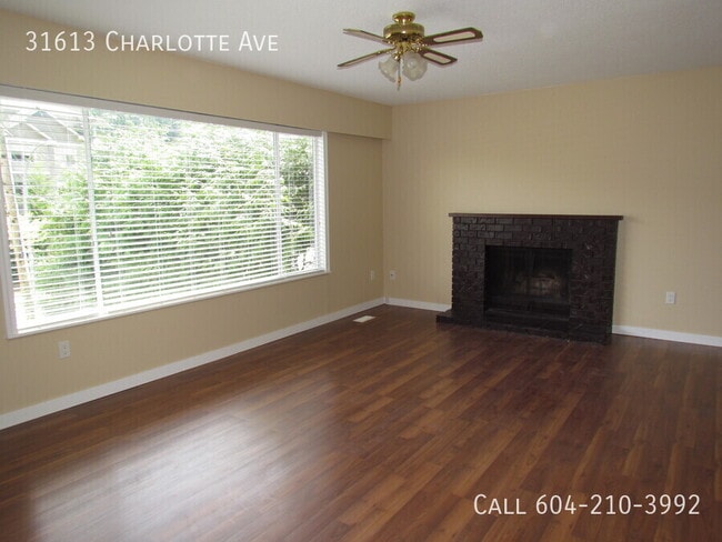 Building Photo - 5 Bedroom Home next to Fishtrap Creek!