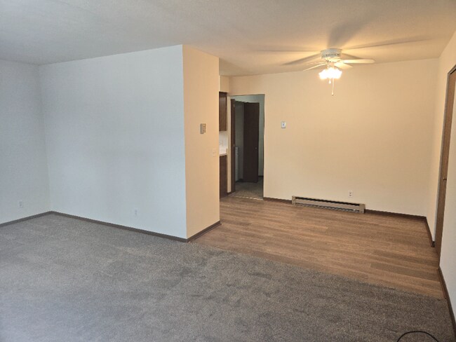 Foto del edificio - 4030 Elmhurst Rd