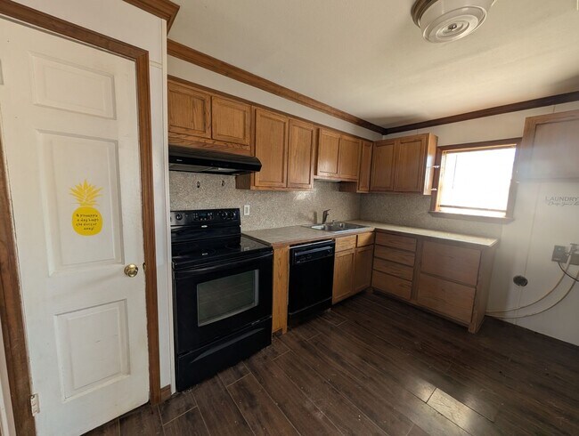 Building Photo - 2 Bedroom House Pryor