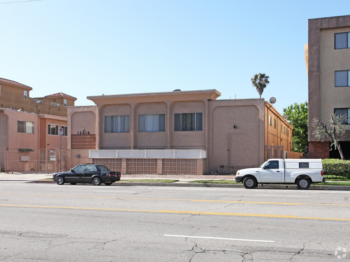 Foto del edificio - 12614 Burbank Blvd