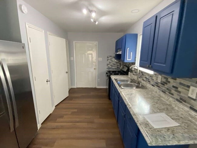 Building Photo - 2002 Pannell St