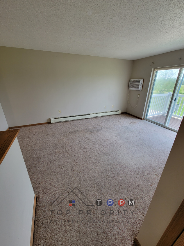 *FALL MOVE-IN SPECIAL* 2 Bedroom | 1 Bath... - *FALL MOVE-IN SPECIAL*  2 Bedroom | 1 Bath...