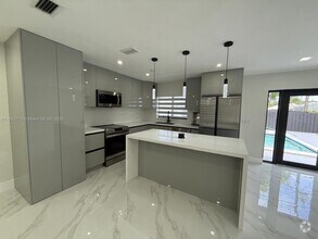 Building Photo - 15711 SW 106th Ave